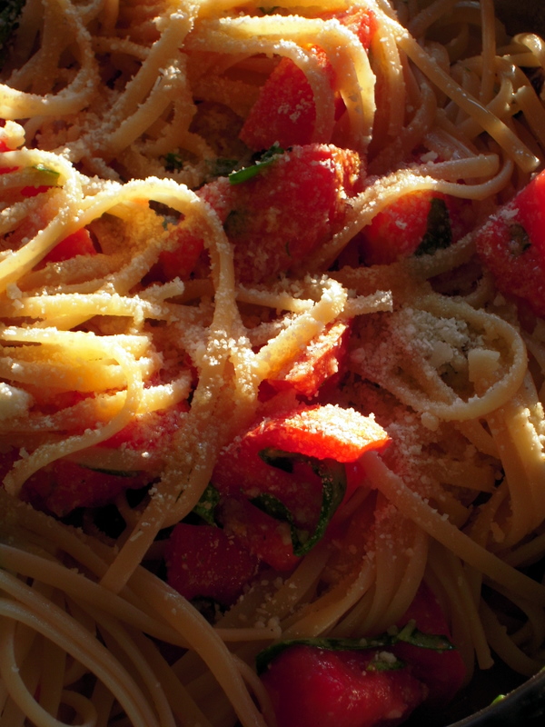 heirloom tomato pasta up close
