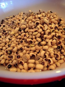 soaking dried black-eyed peas